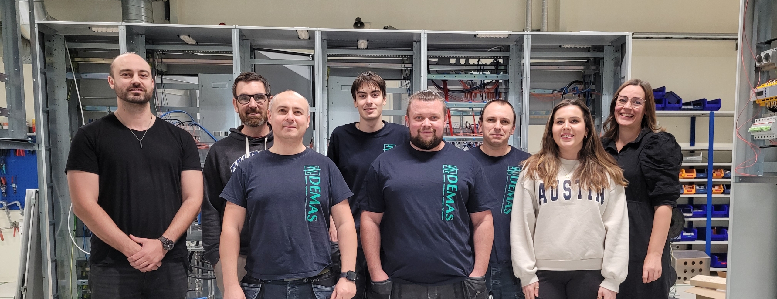 Fra venstre: Levi Jensen, Jeff Thomson, Ruslan Zabrovski, Aleksandr Nefedov, Sergii Koval, Andrii Tatarchuh, Victoria Öhgren og Rakel Jensen. Miroslaw Kozlowksi (Mirek) var på ferie når bildet ble tatt.